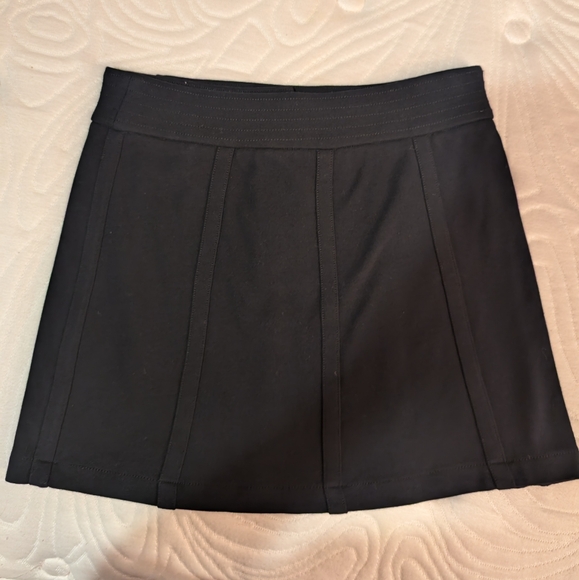 Black mini skirt - Picture 4 of 5